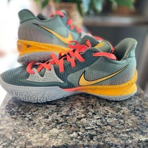 Men’s Nike Kyrie Low 4 Sunrise Shoe size 10.5